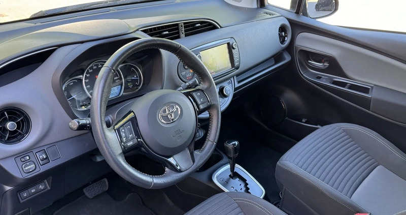 Toyota Yaris cena 58500 przebieg: 49336, rok produkcji 2019 z Suwałki małe 277